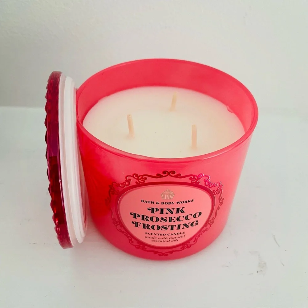 Bath and body works Pink Prosecco Frosting candle - Picture 2 of 3